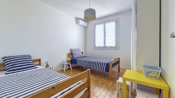 2 bedrooms, desk, iron/ironing board, free WiFi
