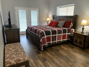 3 slaapkamers, een strijkplank/strijkijzer, gratis wifi, beddengoed