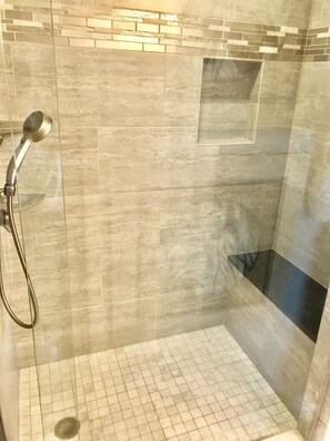 Combined shower/bathtub, hair dryer, towels, soap - No Host Fees, Huge Beachfront Pool, 17th Floor East Corner Unit with 2 Balconies (Gulf Shores)