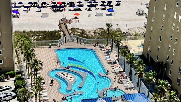 A hotel with a pool, beach, and ocean view. - 17th Floor East Corner Unit with 2 Balconies, Huge Beachfront Pool, Low Host Fee (Gulf Shores)