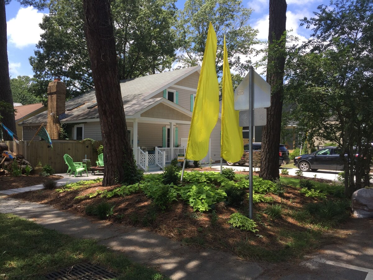 AMAZING BEACH Home at the VB Oceanfront! Walk to the Beach and more!