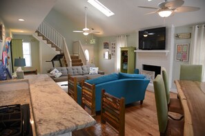 Dining - AMAZING BEACH Home at the VB Oceanfront! Walk to the Beach and more! (Virginia Beach)