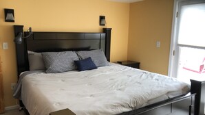 A bedroom with a bed, bedside tables, and a window. - Prime location - Ranch House on Seneca Lake (Romulus)