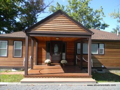 Prime location - Ranch House on Seneca Lake