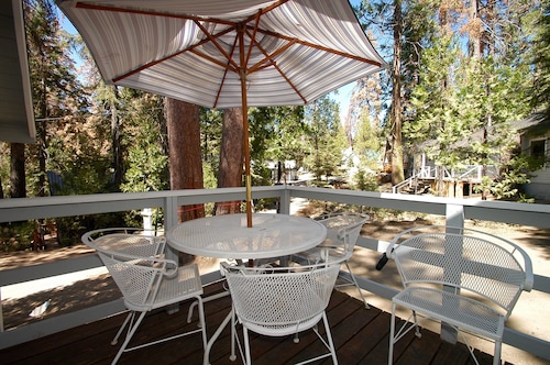 CUTE 2B/1B CABIN IN THE WEST VILLAGE ON MADRONE LANE