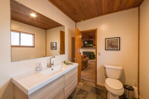 Hårføner, håndklær, såpe og sjampo