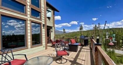 Beautiful Lakeview Custom Home with awesome views!