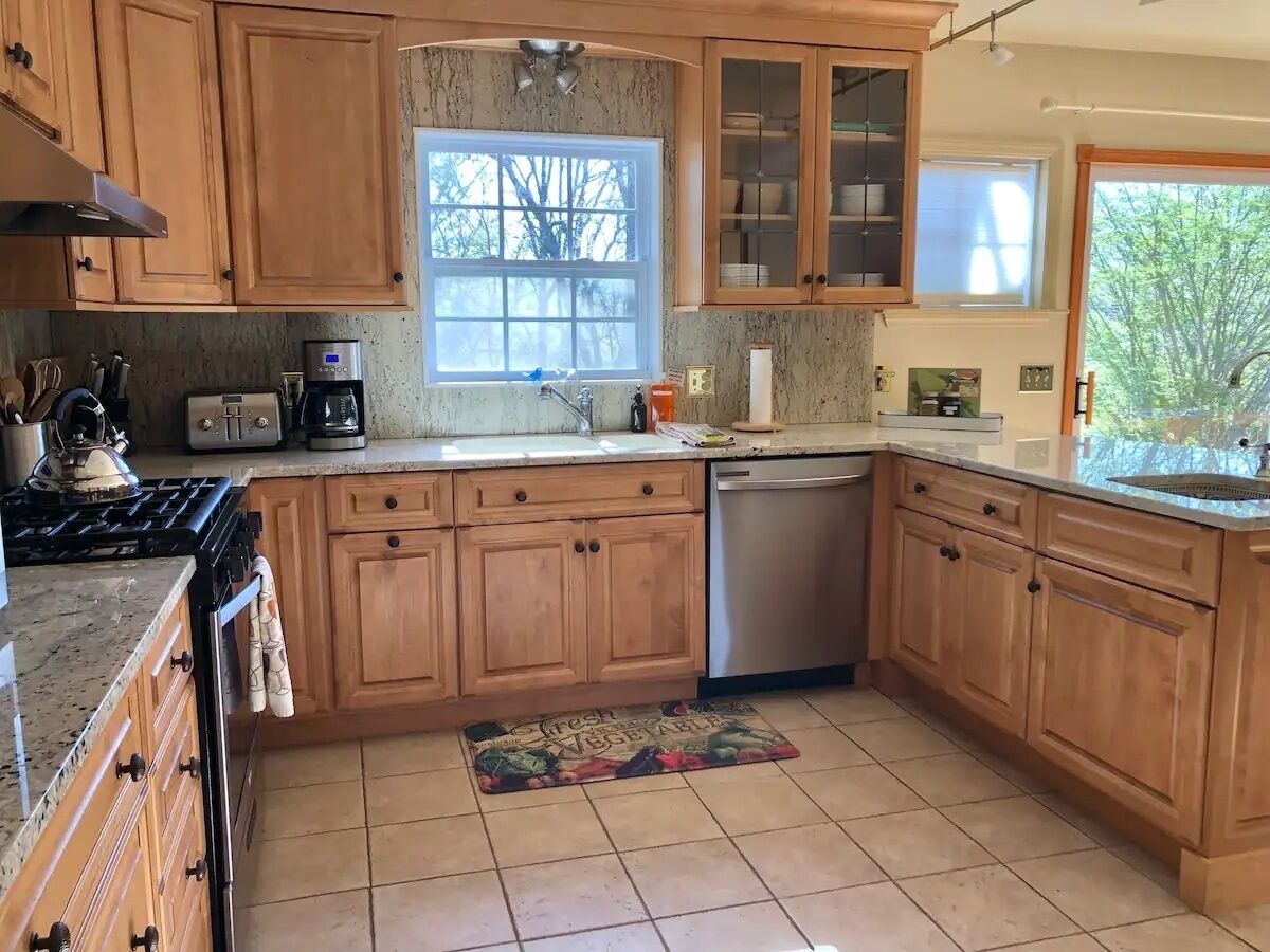 Bright w\/ Beautiful Views, Farm Retreat Home