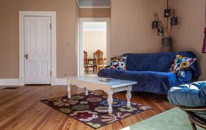 Smart TV, videogiochi, lettore DVD, libri