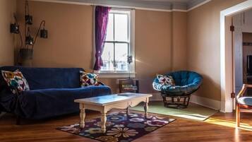 TV connectée, jeux vidéo, lecteur de DVD, livres