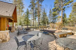 Outdoor dining - Fun and Relaxation in a Mountain Vacation Getaway! (Keystone)