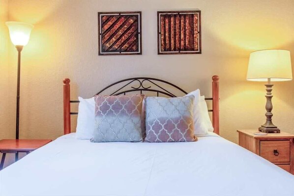 3 bedrooms, iron/ironing board, WiFi, bed sheets - Fun and Relaxation in a Mountain Vacation Getaway! (Keystone)