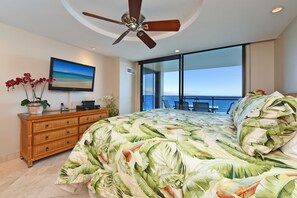 1 bedroom, pillow-top beds, in-room safe, iron/ironing board - TOP FLOOR! -  10% off for last-minute bookings - Beachfront - Penthouse! (kaanapali)