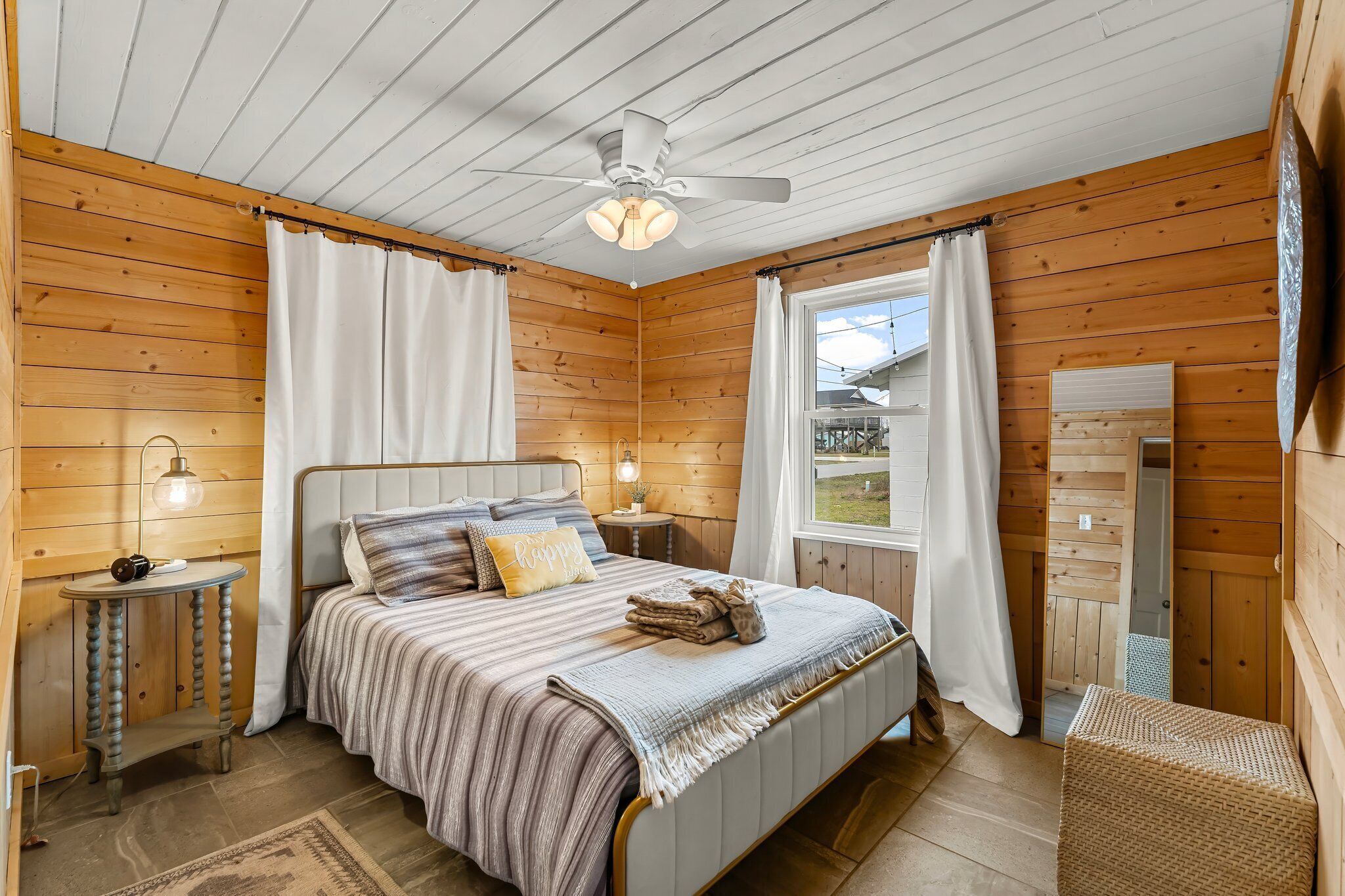 2 多间卧室、熨斗/熨衣板、WiFi、床单