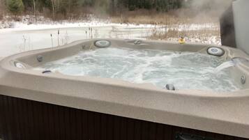 Tina de hidromasaje al aire libre