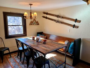 Dining - Cozy Hideaway near Ludlow/Okemo. HOT TUB!! (Mount Holly)