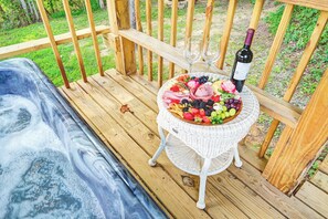 Outdoor spa tub - Best view, hot tub,Close to Asheville, Biltmore House and everything outdoors (Candler)