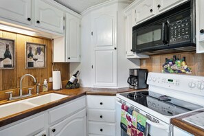 ثلاجة، ميكروويف، فرن، موقد طهي مسطح