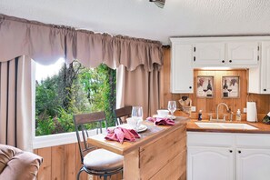 Fridge, microwave, oven, stovetop - Best view, hot tub,Close to Asheville, Biltmore House and everything outdoors (Candler)