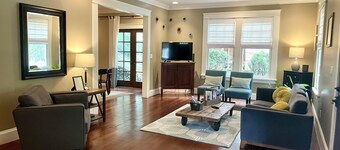 Stunning contemporary North Shore Bungalow with hot tub. Steps to everything. 