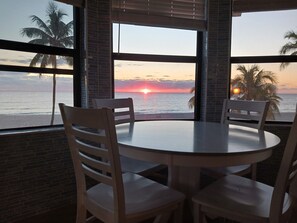 Dining -  Stunning Oceanfront  View *PRIME Location*In the ♡  Broadwalk*Free  Off St Park (Hollywood)