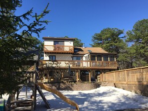Enjoy a family-friendly stay with a balcony and a view from the upper level, featuring a wooden deck and a swing set.