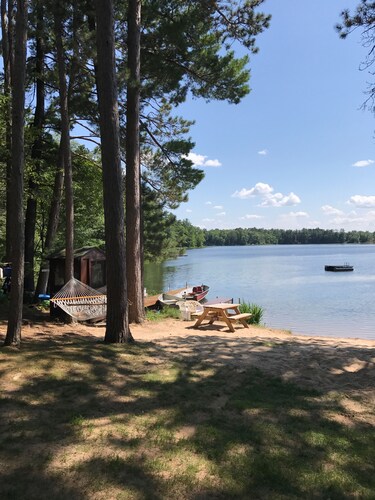 Waterfront Lake Lodge with fireplace: Sleeps 10. Pets Ok-Winter Spring Specials!