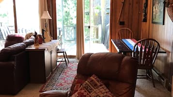 Smart TV, fireplace, DVD player, books
