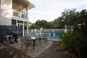 Outdoor dining - Great Location. Seaside/Old Seagrove, Private Pool,  3 Min Walk to Beach. (Santa Rosa Beach)