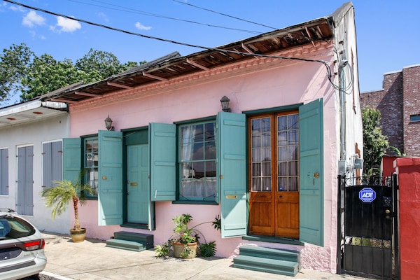 Welcome to Delightful Delille! Enter through the French doors on the right.