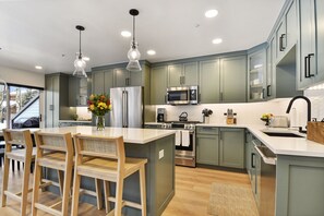 Fridge, microwave, oven, stovetop - Newly & Fully Remodeled! Free Ski Shuttle to DV! AC & Hot Tub. Up to 25% Off! (Park City)