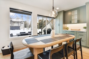 Dining - Newly & Fully Remodeled! Free Ski Shuttle to DV! AC & Hot Tub. Up to 25% Off! (Park City)