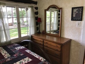 2 bedrooms, travel crib, free WiFi, bed sheets