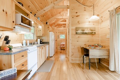 Peaceful, private & serene cabin near wineries, TIEC & outdoor activities