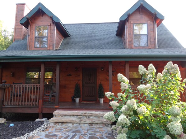 Exterior - Family Friendly, No Steep Roads, Mountain View, Large Yard, Fire Pit, Wi-Fi (Sevierville)