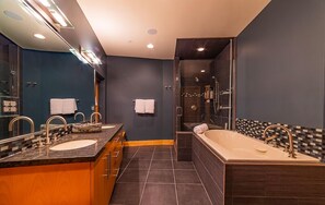 Een douche, een bubbelbad, een haardroger, een bidet