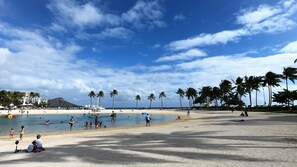 Playa en los alrededores y toallas de playa 