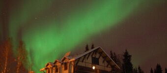 Large Penthouse With King Canopy Bed