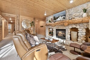 Interior - Mountain Modern: Park City’s Silver Lake Village / Upper Deer Valley (Park City)