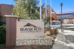 Property grounds - Ski-In/Ski-Out, Hot Tubs, Pools, Amazing Views! Walk/Shuttle to Town! (Breckenridge)