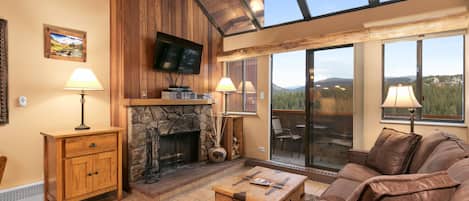 Fernseher, Kamin, DVD-Player, Tischtennisplatte