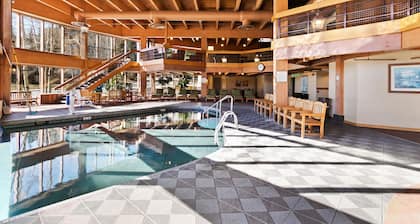 Ski-In/Ski-Out, Hot Tubs, Pools, Amazing Views! Walk/Shuttle to Town!