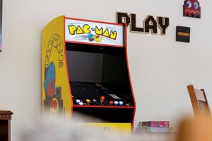 Game room - Walk Across to Disney! Firepit~Game Room~2 MstrBRs (Anaheim)
