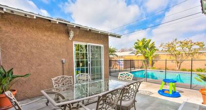 Holgate House ~ Across Disney .5 Mile Walk ~ Kaunis lämmitetty uima-allas Home (3 Bath)