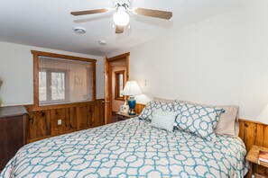 3 bedrooms, desk, iron/ironing board, free WiFi - "Walden Pond" Adventure Amidst 44 Private Acres (Stewartville)