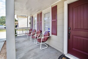 Property grounds - Howdy Headquarters~ A Backyard Gathering Like no Other! (College Station)