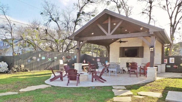Outdoor dining - Howdy Headquarters~ A Backyard Gathering Like no Other! (College Station)