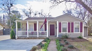 Exterior - Howdy Headquarters~ A Backyard Gathering Like no Other! (College Station)