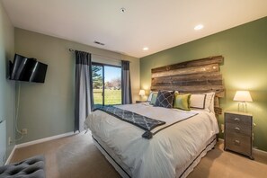 3 slaapkamers, een strijkplank/strijkijzer, reisbedje, wifi