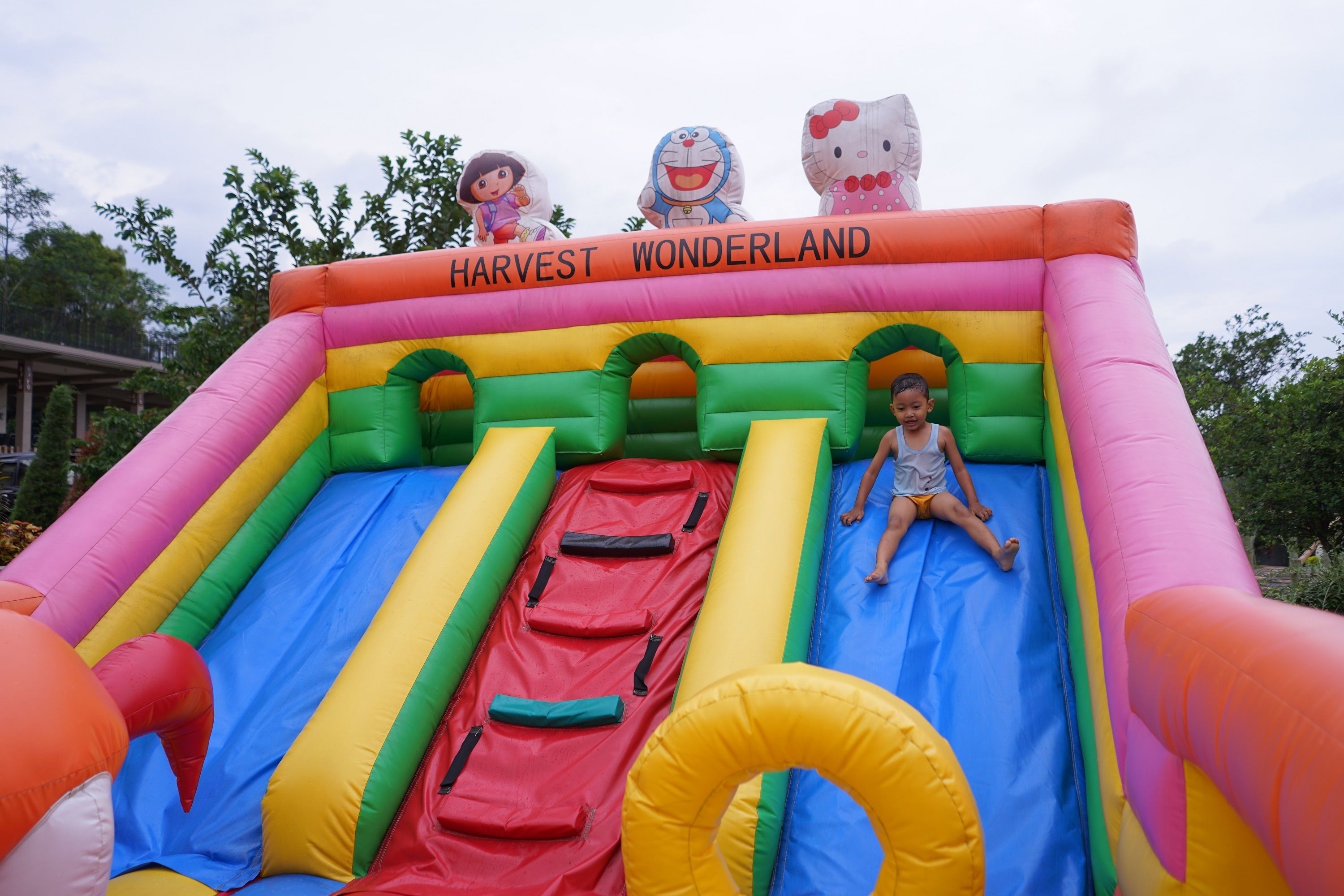 children’s play area – outdoor